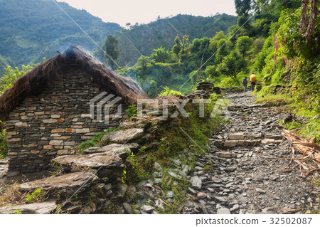 Treking in Annapurna circuit, Nepal. 32502087