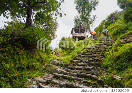 Treking in Annapurna circuit, Nepal. 32502099