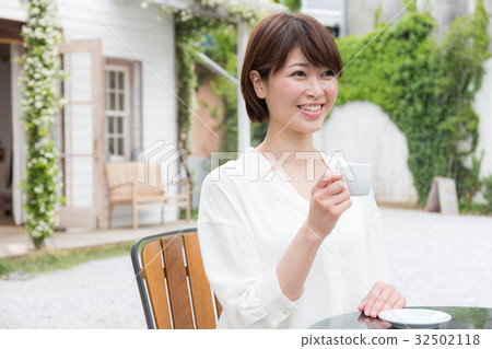 Cafe female Cafe female 32502118