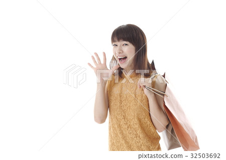 Women in shopping image Women in shopping image 32503692