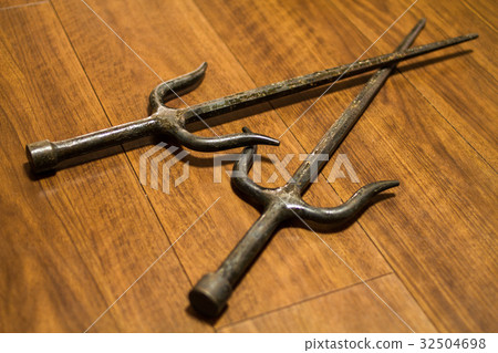 The weapon of Okinawa karate "Sai" placed on the floor of a dojo tree 32504698