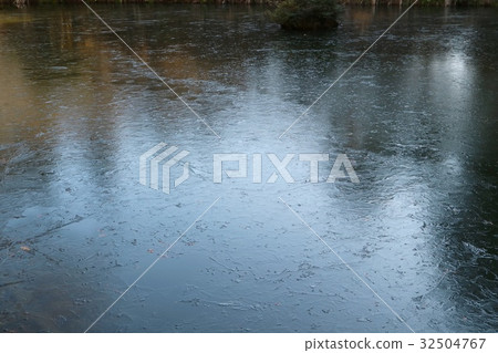 Pond Thin Ice Winter Morning Pond Thin Ice Winter Morning 32504767