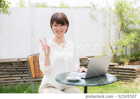咖啡館女性 咖啡館女性 32505507