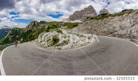 3 cime di Lavaredo u-shape curve with cyclist 3 cime di Lavaredo u-shape curve with cyclist 32505533
