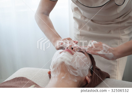 Beauty and facial care 32506532