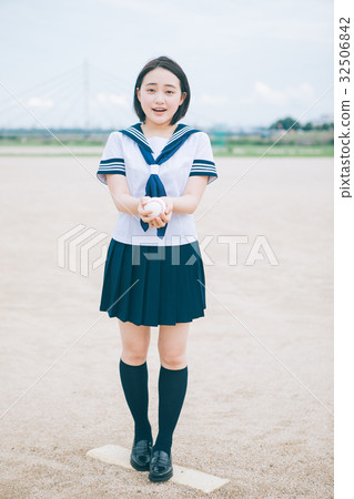 通過棒球的學校女孩 32506842