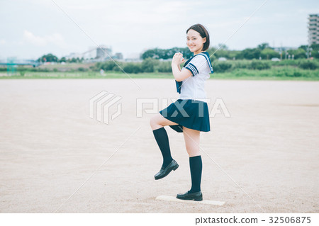 Female high school student who stands on pitching mound 32506875