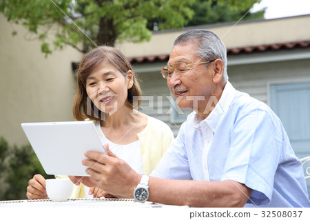 Senior couple doing tablet Senior couple doing tablet 32508037