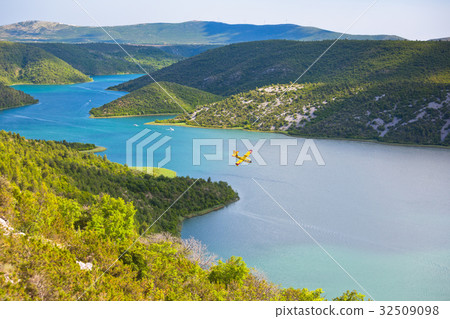 Firefighting plane in the air Firefighting plane in the air 32509098