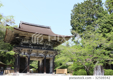 The Great Gate of Miidera Temple (Important Cultural Property) 32509342