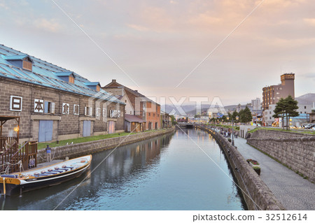 Warehouses along the famed canal in Otaru 32512614