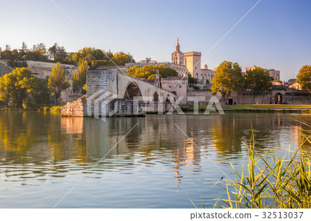 Avignon Bridge and Popes Palace in Provence,France Avignon Bridge and Popes Palace in Provence,France 32513037