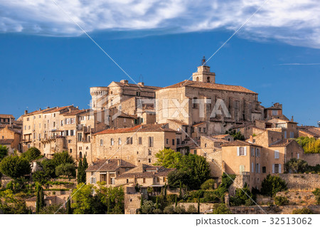Gordes village in Provence, France 32513062