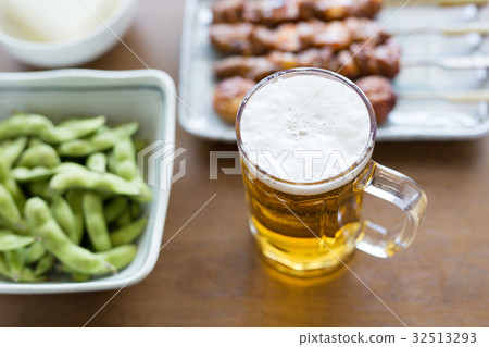 Beer and snacks 32513293