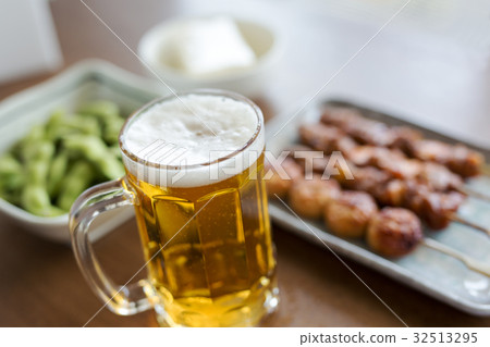 Beer and snacks 32513295
