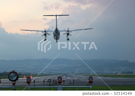 螺旋槳飛機降落 32514149