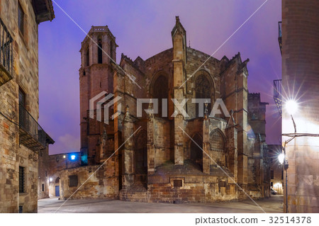 Barcelona Cathedral at night, Spain Barcelona Cathedral at night, Spain 32514378