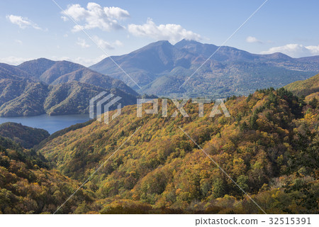 三湖桌上的秋元湖和萬代山 32515391