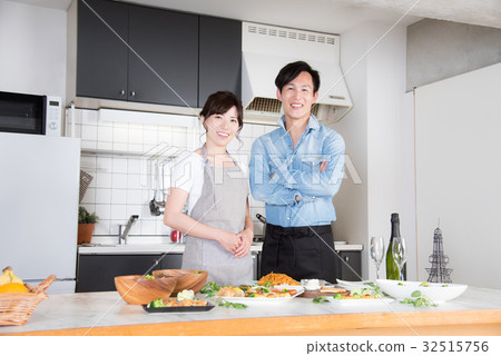 A couple of kitchen 32515756