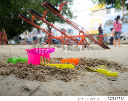Toys for sand digging it have a beautiful color 32516581