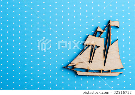 Blue polka dot background with wooden boat Blue polka dot background with wooden boat 32516732