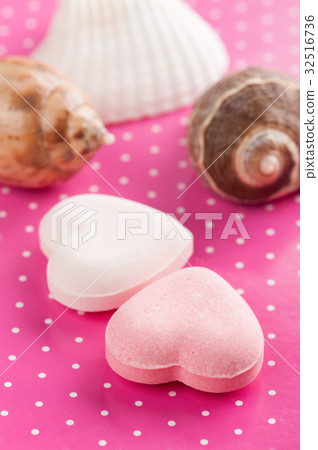 Vanilla and strawberry bath bombs Vanilla and strawberry bath bombs 32516736