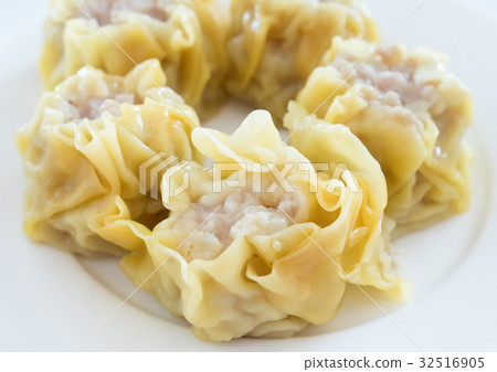 图库照片: closeup of the chinese steamed dumpling with pork.