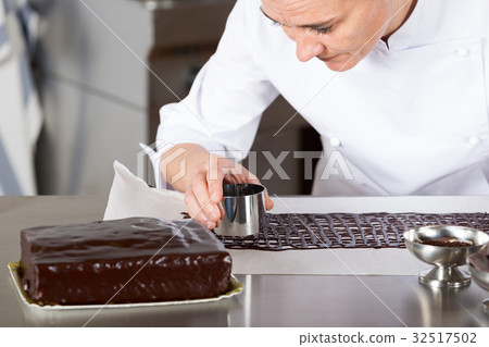 Pastry chef in the kitchen 32517502