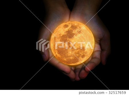 Female hand hold yellow full moon. 32517659