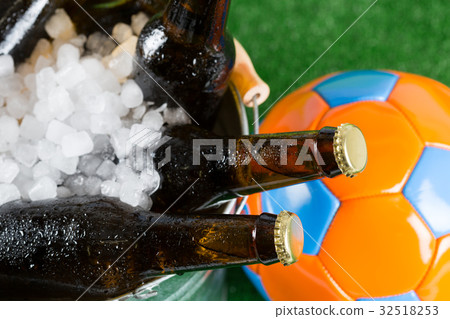 Very cold beers Very cold beers 32518253