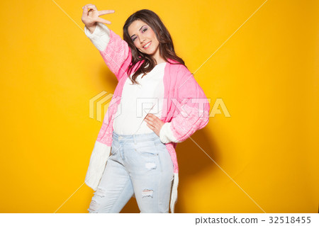 the girl in the pink jacket shows two fingers 32518455