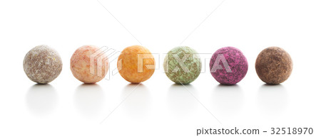 Sweet truffle balls. 32518970