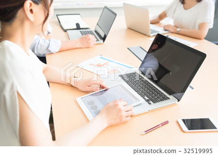 Business meeting, meeting, table 32519995