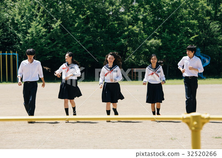 High school students' schoolyard 32520266