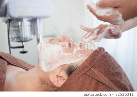 Facial Beauty Facial Beauty 32520311