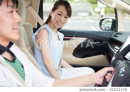 Driving couple Driving couple 32521119