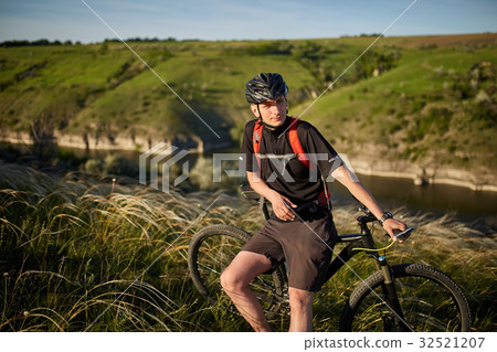 Mountain bike adventur. Cyclist has a rest on Mountain bike adventur. Cyclist has a rest on 32521207