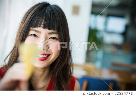 Cafe dating 32524778