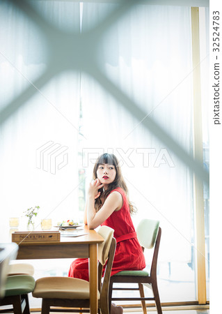 Cafe dating 32524783