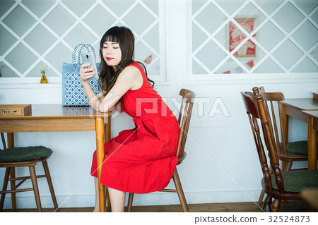 Cafe dating 32524873