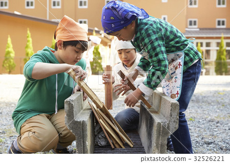 Forest School Elementary school student to be raised Forest School Elementary school student to be raised 32526221
