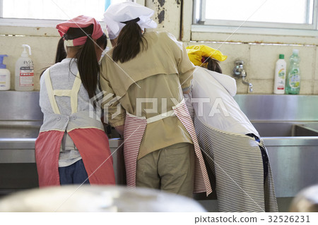 森林學校小學學生洗手 32526231