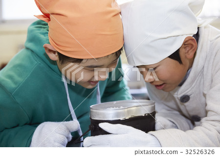 Forest School Elementary school student to cook 32526326