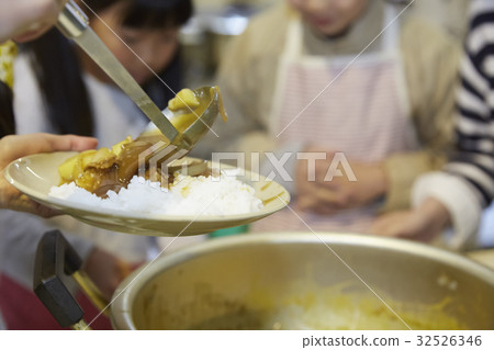 森林學校小學生做飯 32526346