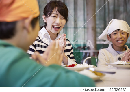 Forest School Elementary school student to eat 32526381