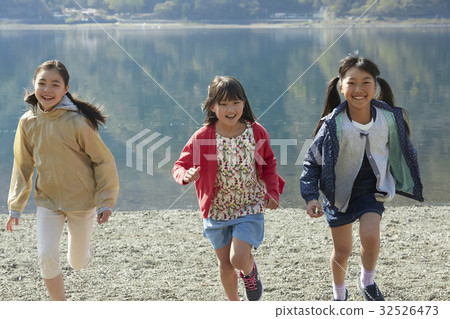 森林學校小學生玩 32526473