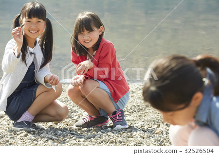 Forest School Elementary school student playing 32526504