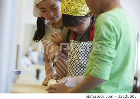 Forest School Elementary school student to cook Forest School Elementary school student to cook 32526603
