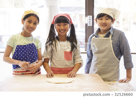 森林學校小學生做飯 森林學校小學生做飯 32526660