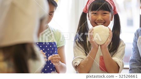 森林學校小學生做飯 森林學校小學生做飯 32526661